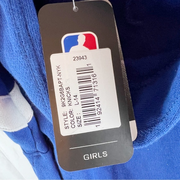 New York Knicks Outerstuff Girls' Overlay Hoodie and a Drawstring Backpack - Picture 8 of 12